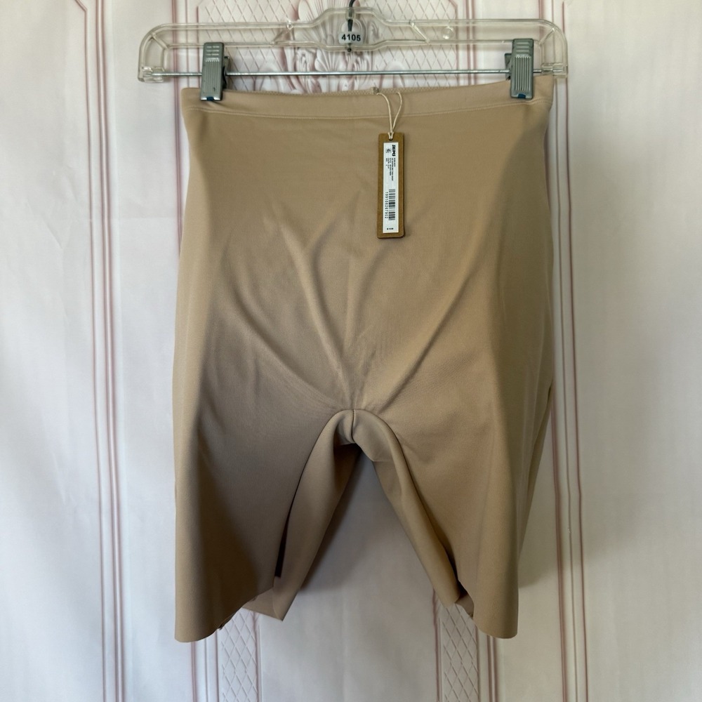 Skims Body Hip Butt Shaping Mid Thigh Short Hip Size Small Clay Padded NWT $108